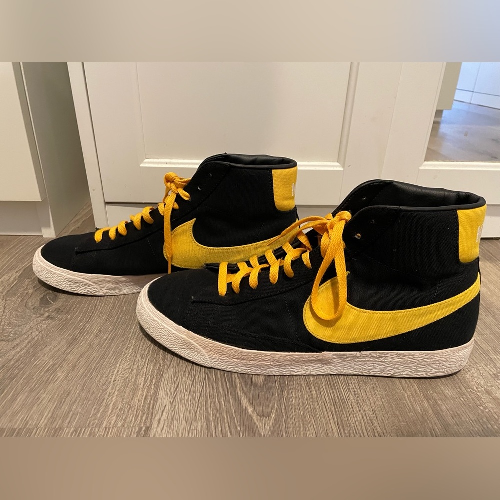 Black and yellow Mid blazer 77 shoes